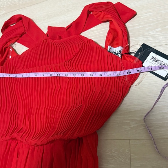 Meghan LA Scarlet Halter Pleated Wide Leg Jumpsuit NEW - Picture 3 of 6